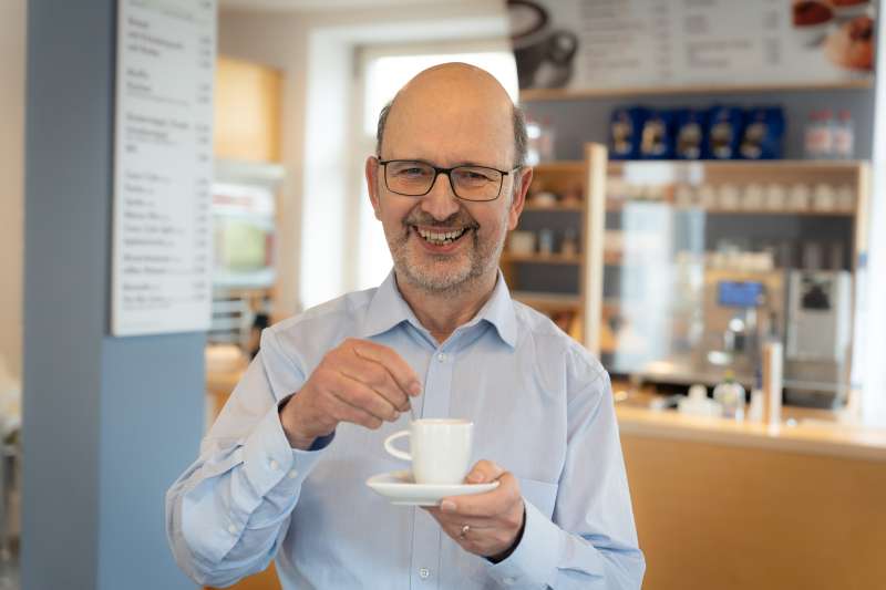 Auf eine Tasse Kaffee mit Prof. Beutelspacher &quot;Das unendlich Kleine – nie erreichbar?&quot;