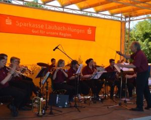Laubacher Schlossparkkonzerte - Die Konzertreihe der Sparkasse Laubach-Hungen Laubacher Schlossparkkonzerte - Die Konzertreihe der Sparkasse Laubach-Hungen